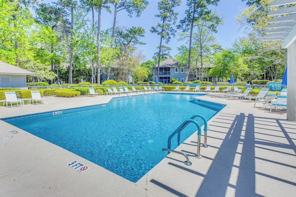 3 Mi to Cherry Grove Beach: Coastal Condo Retreat!