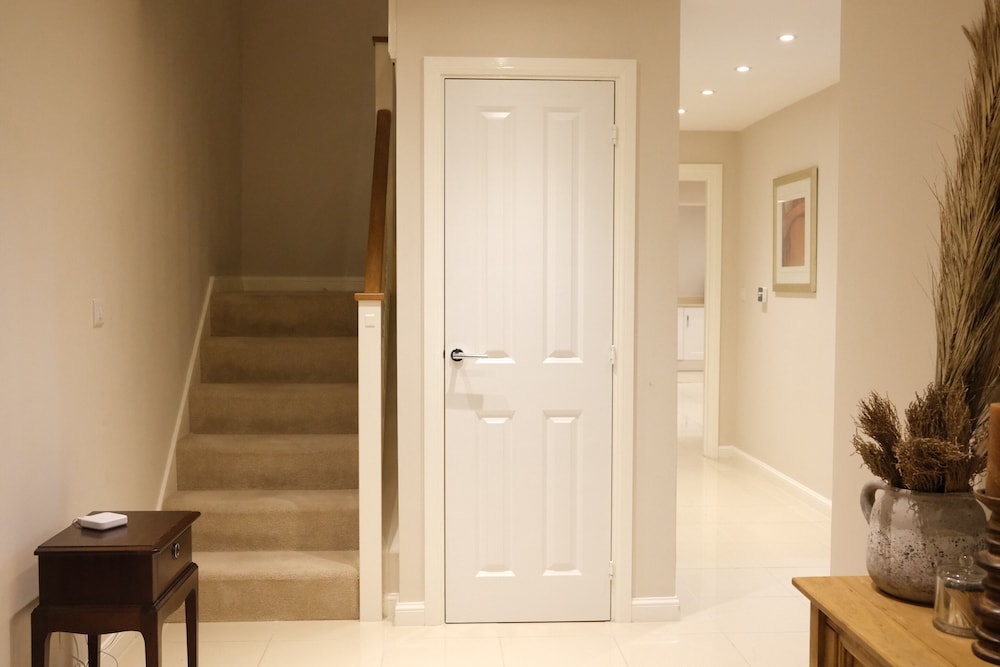 Bicester Villa-6bed-sleeps 14