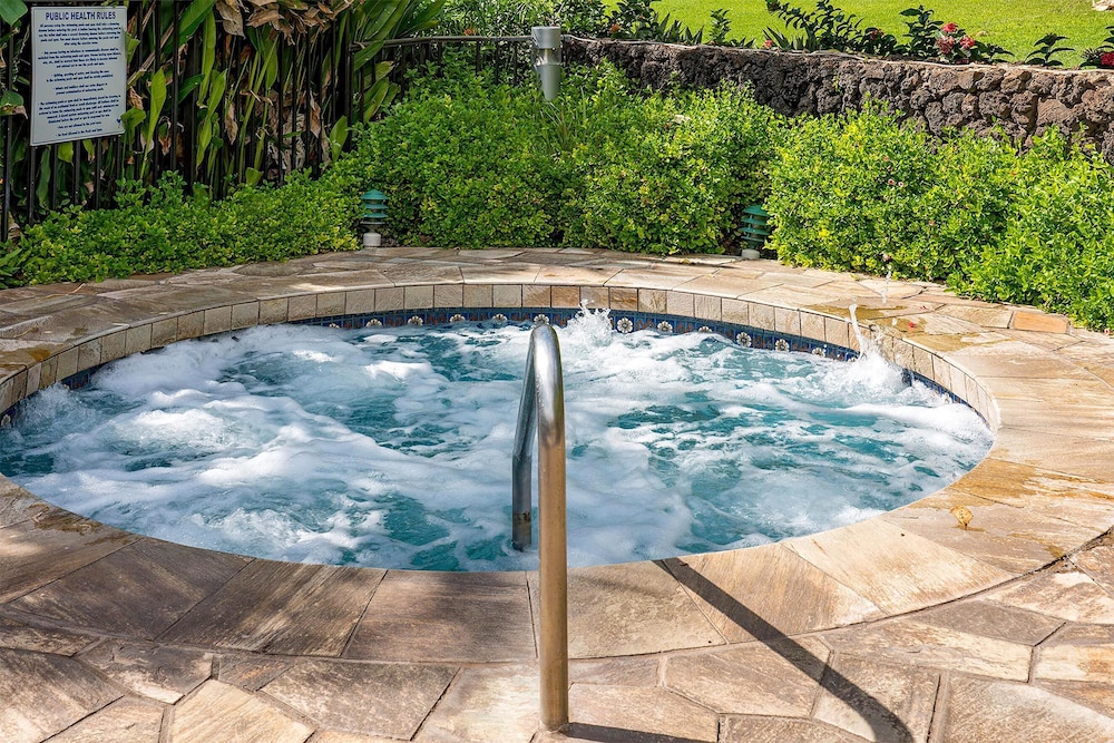 Kamaole Sands 5-303 - Contemporary, Ocean Views, Prime Courtyard Location, AC