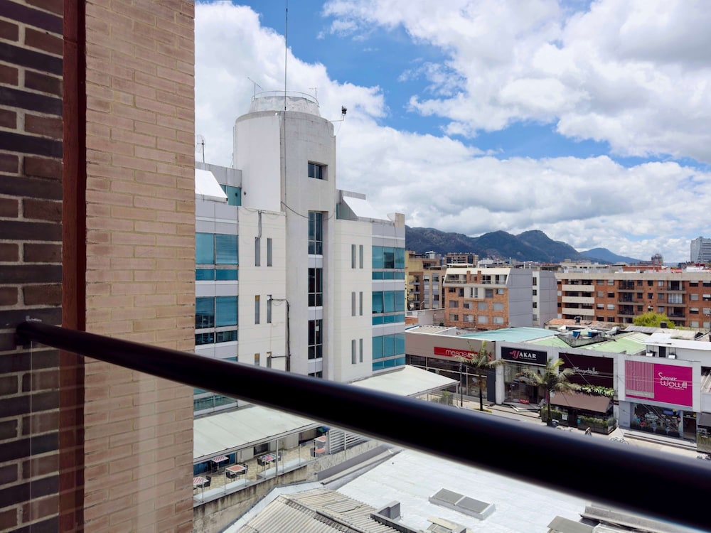 w Startling Loft w Balcony in Santa B Rbara