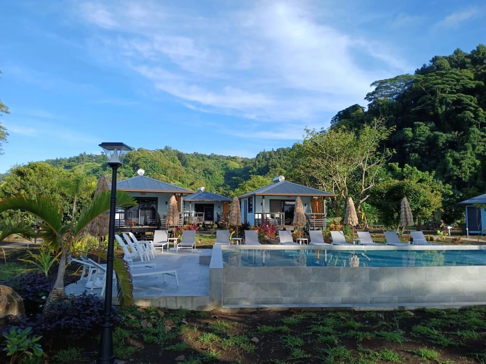 Sublime Tahiti Beach Retreat
