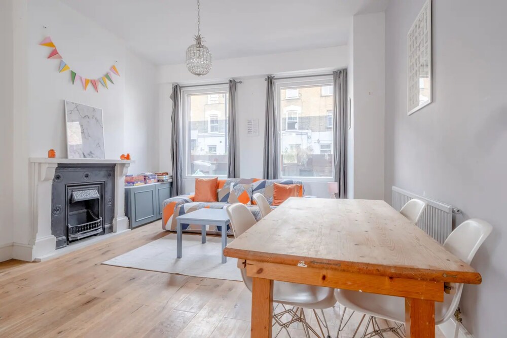 Lovely 3 Bedroom Apartment in Clapton With Garden