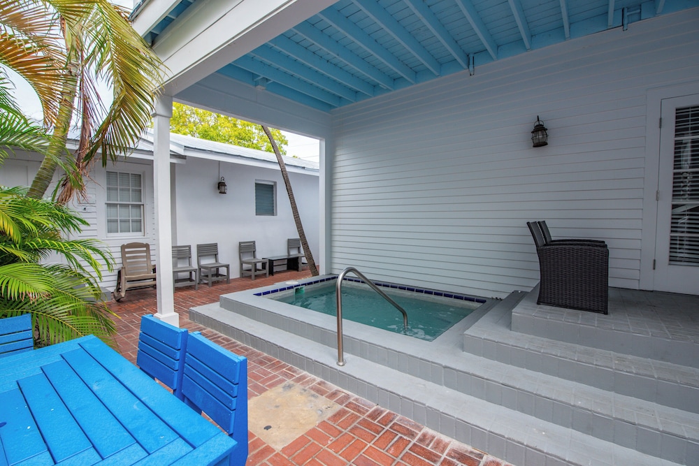 Banana's Foster Guesthouse