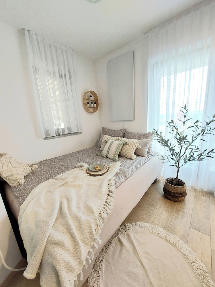 Vineyard cottage Lan na Hribu view 3
