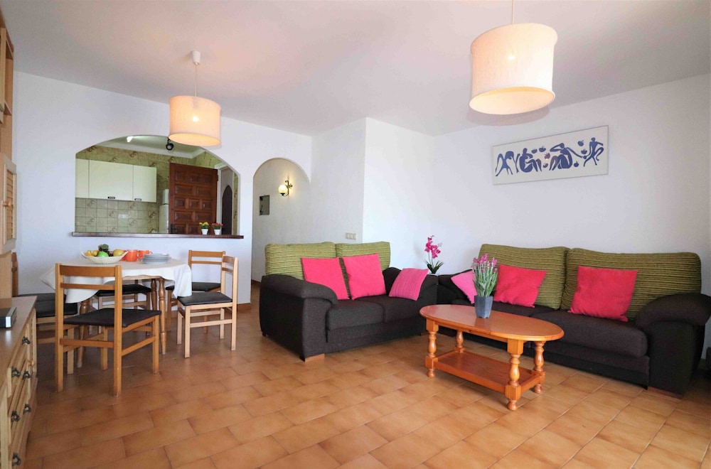 Apartment in Roses Near Waterfront & Mountains