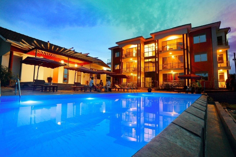 Deluxe 1- Bedroom Apartment With Swimming Pool