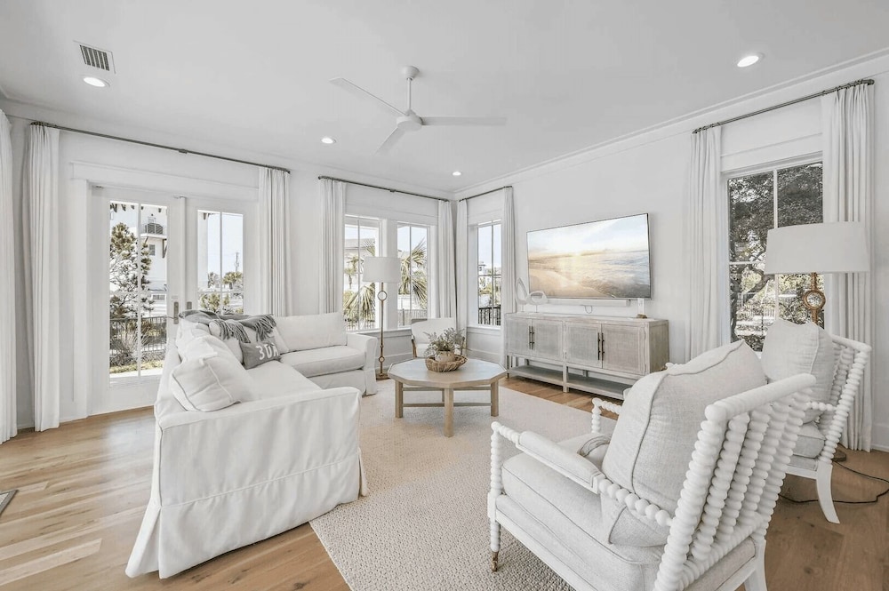 Sunset Pointe 30A by Avantstay Gulf Views, Carriage, Pool