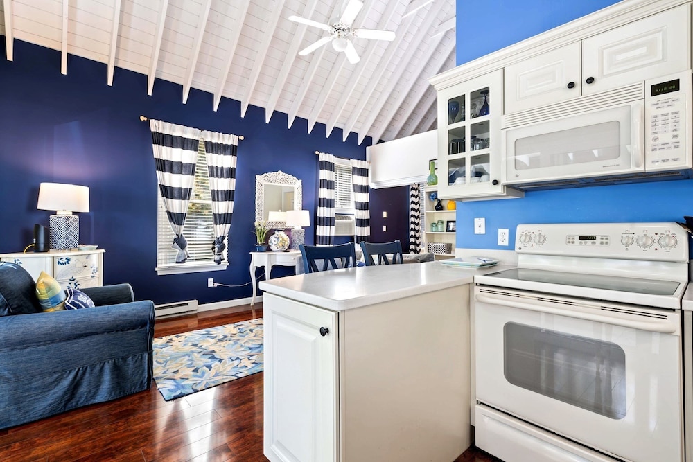 Captains Cottage Sleeps 6!