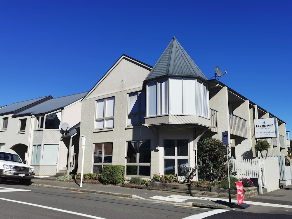 La Voyageur Apartments view 2