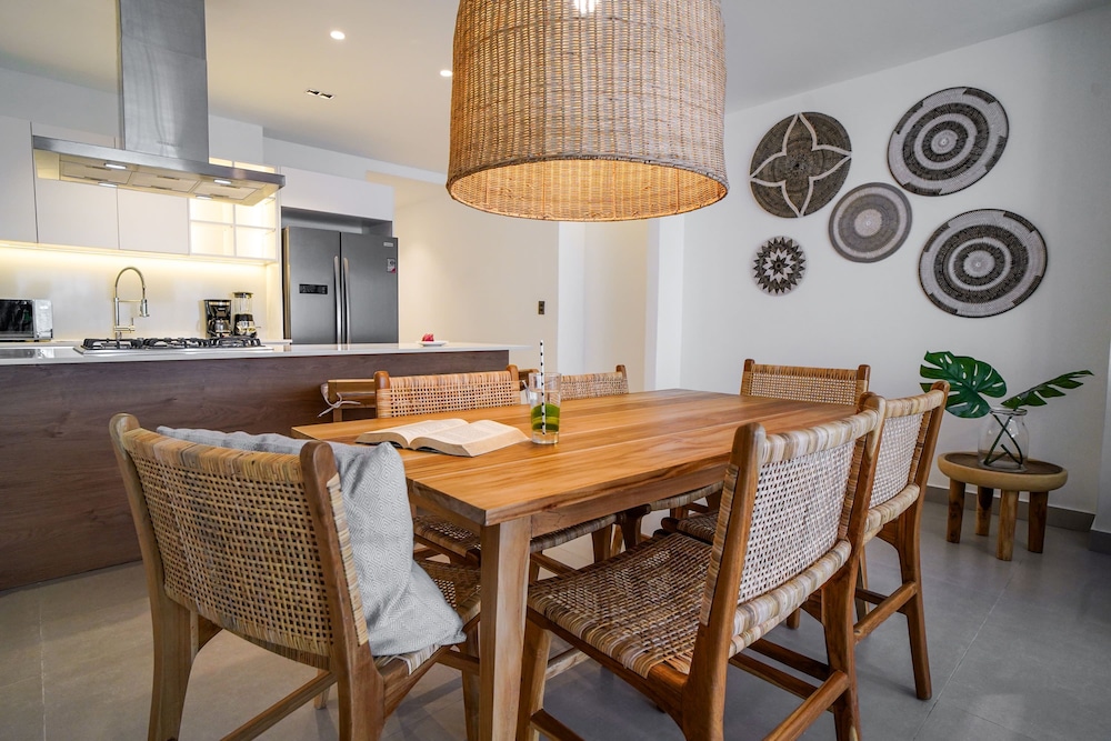 Luxury 3 Bedroom Apartment at the Beach