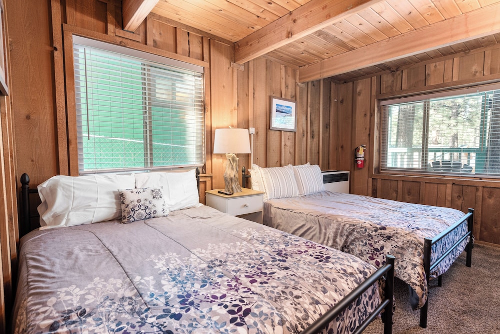 Retro Ski Cabin view 5