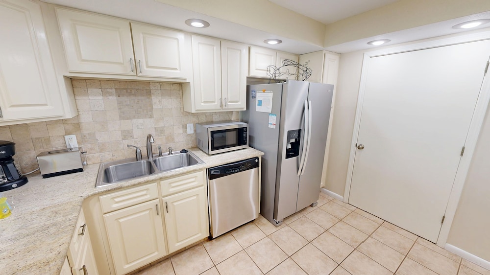 Shoreline Towers 2052 2 Bedroom Condo