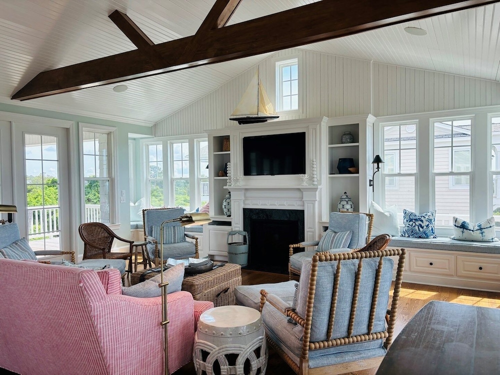 Gray Goose 5 Bedroom Home by RedAwning