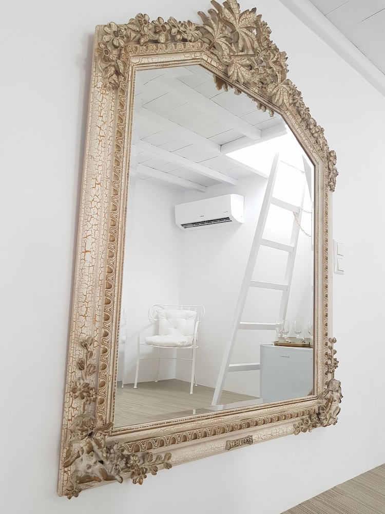 aniko suites Chora view 3