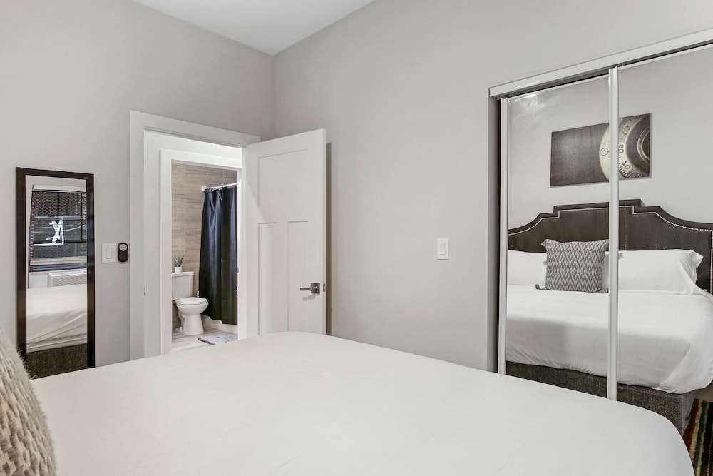 Prime 3BR Apt - Lawndale rep