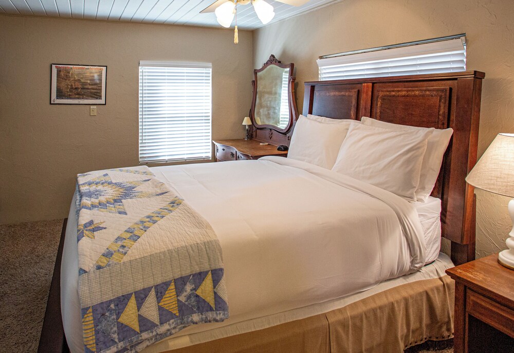 Hill Country Retreat 2 Bedroom 2 Bath