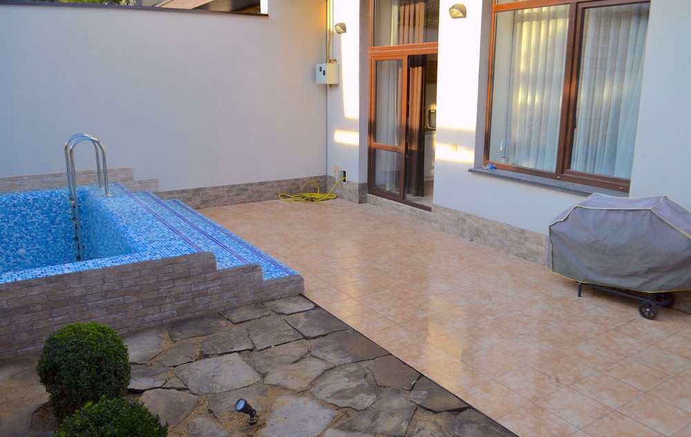 Arcadia Villa