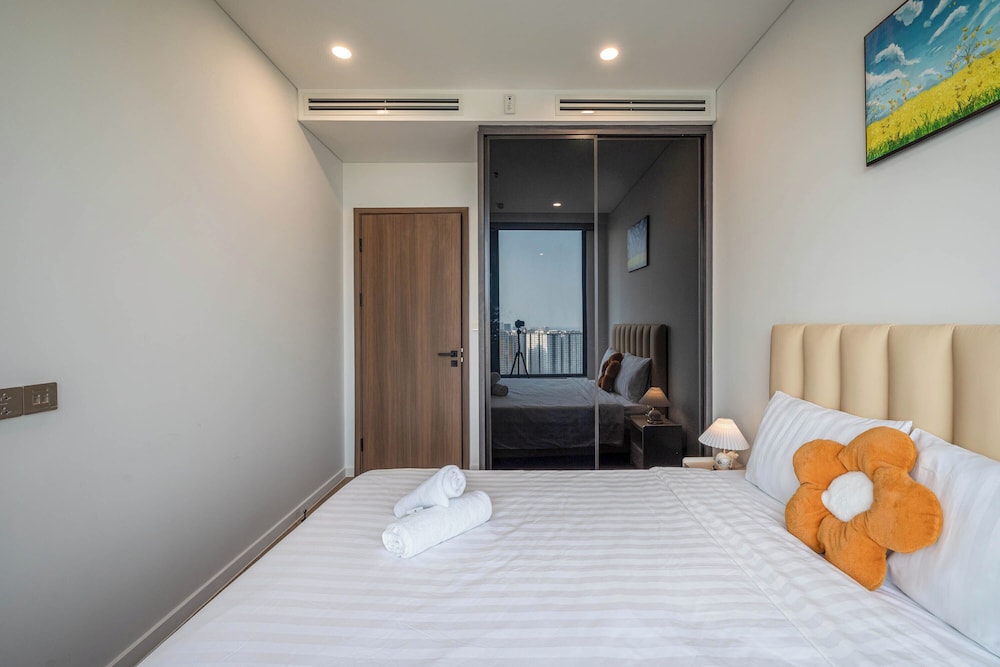 The Lumiere Luxury Citypoint ANGIA