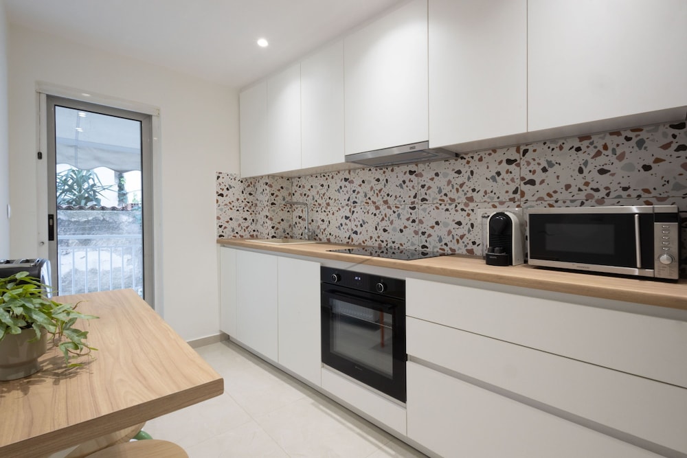 Seaside Elegance Brand New 2BD Luxury Stay
