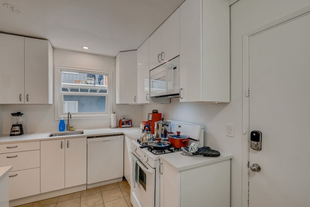 Walk To Beach 2BR Top Location - AA