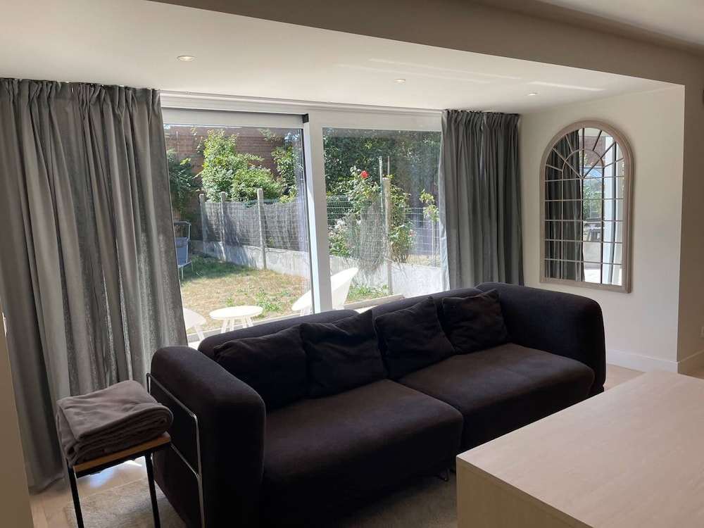 Modern Flat With Garden