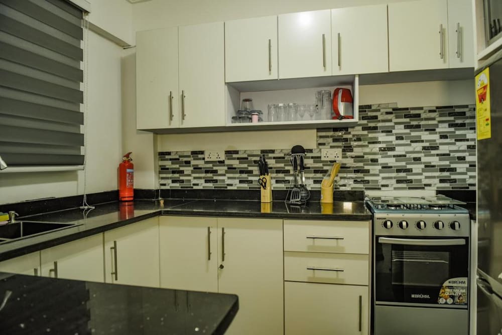 1 Bed Apartment Sleeps 2 -free Parking - Tv & Wifi
