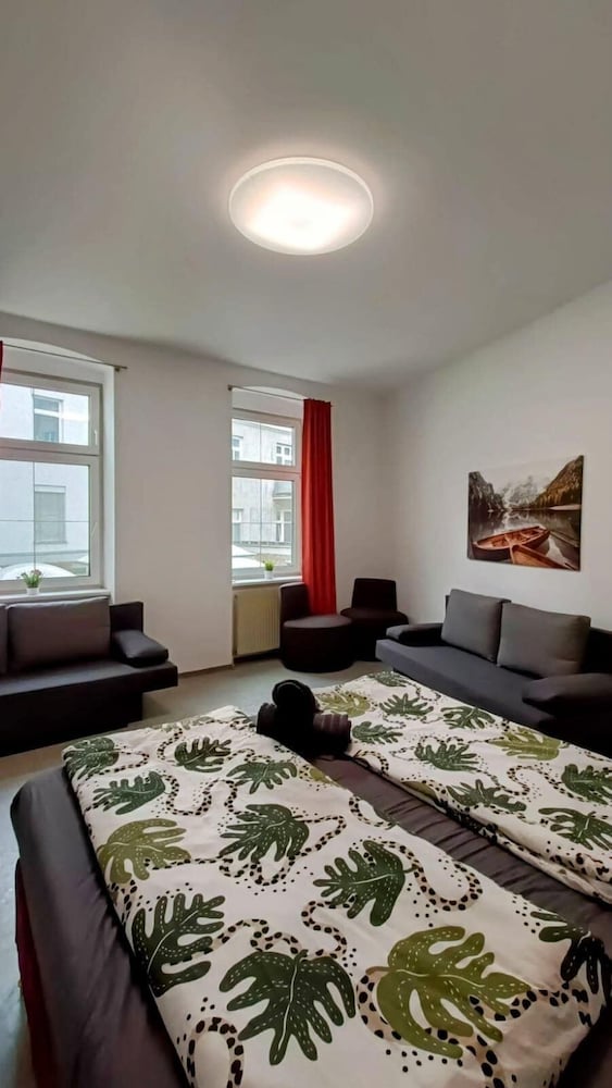 Comfy 4BR Apt Ideal for Groups Families