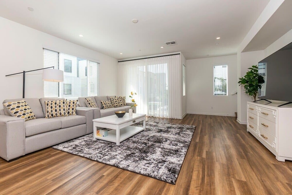 Central Location Cozy Private Bedroom w Bathroom