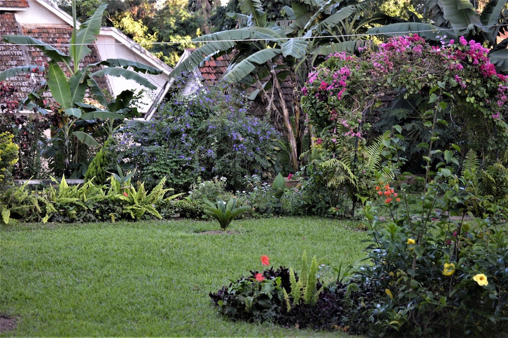 Colonial Residence