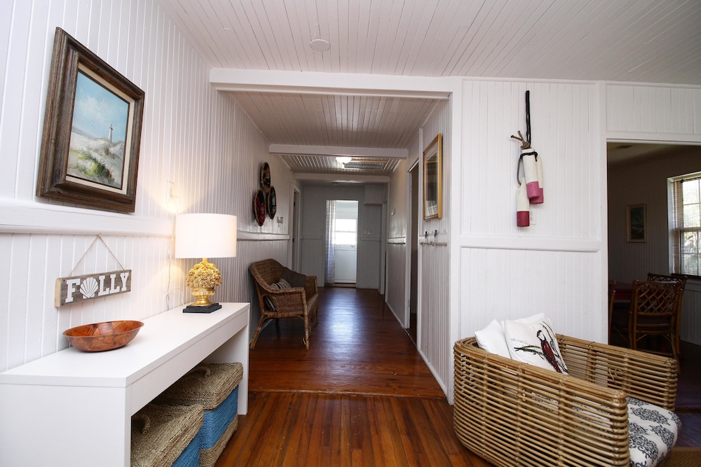 E ARCTIC 412 2 Bedroom Holiday Home By My Ocean Rentals