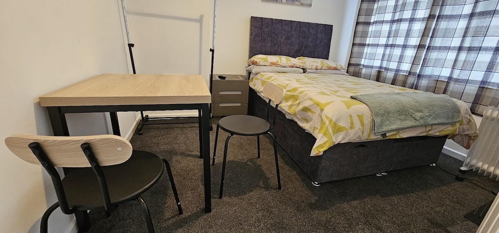 Cozy 3-bed House in Dagenham