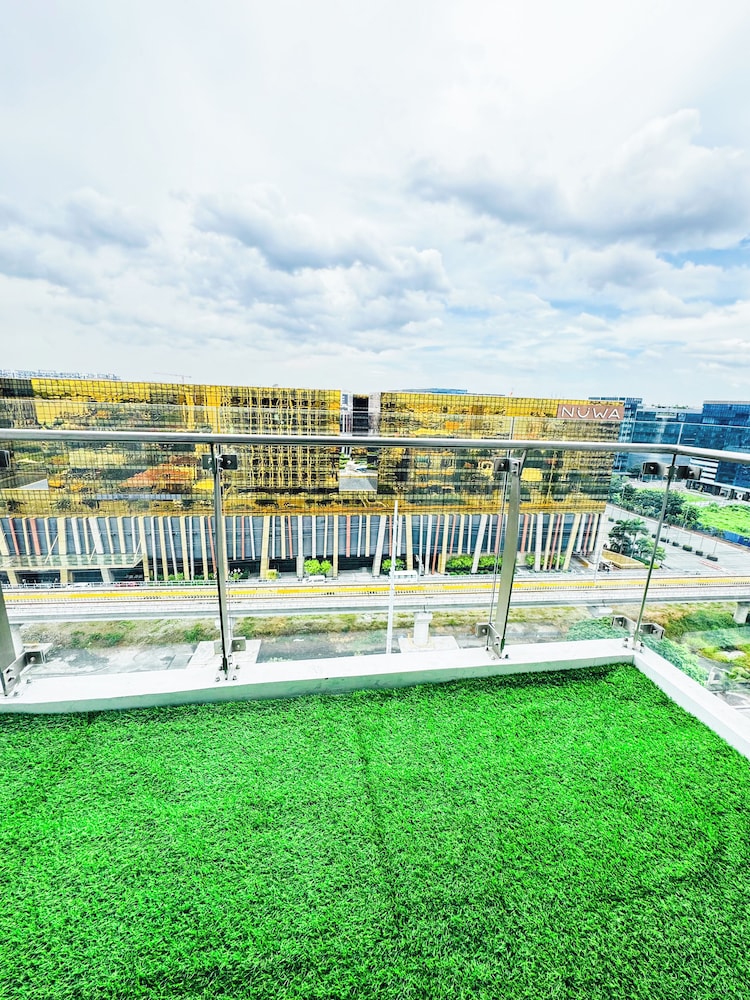 Luxury Penthouse & High-Floor Hotel near City of Dreams, Airport, Okada, and Solaire Casino