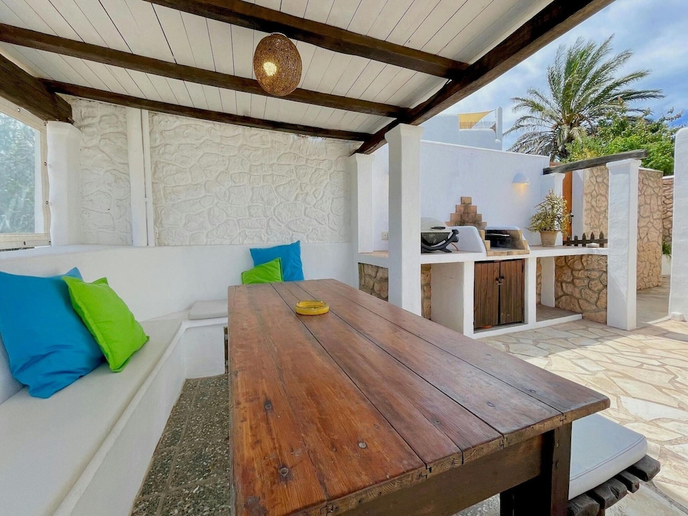 Holiday Home Near Stunning Beaches