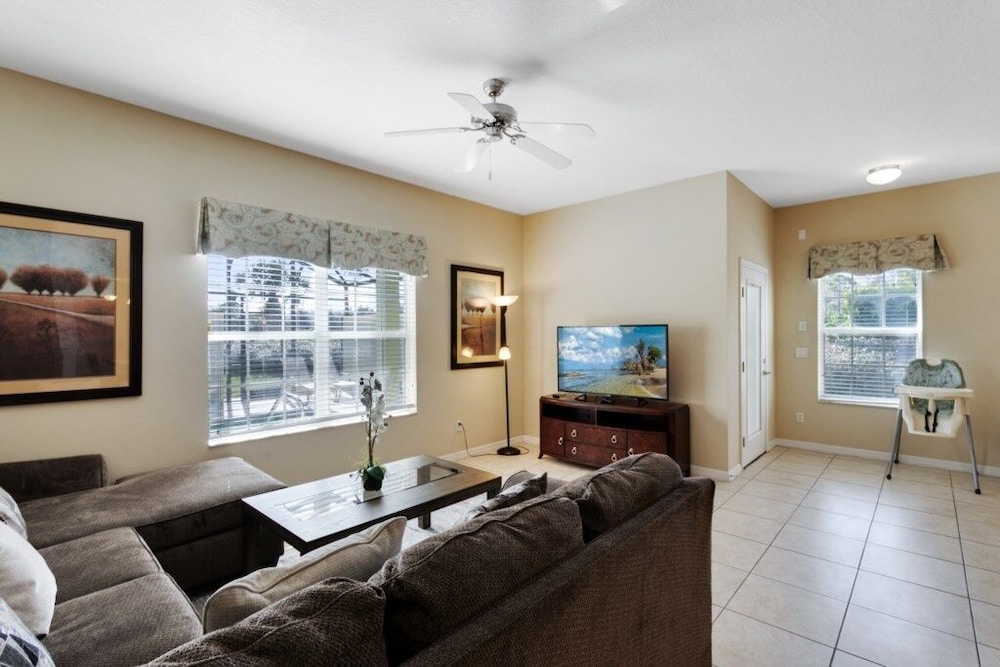 5 Bed 4 Bath Town With South Facing Pool 5 Bedroom Townhouse by RedAwning - Image 5