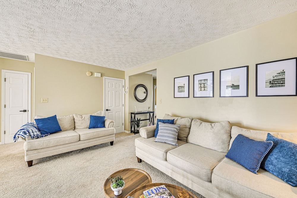 Family Home w/ Ping-pong & Fire Pit in Lexington