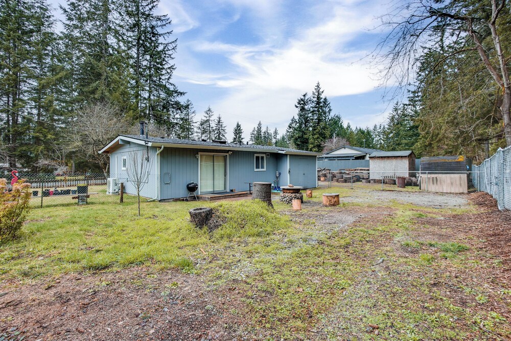 6 Mi to Lake Meridian Park: Auburn Home w/ Yard