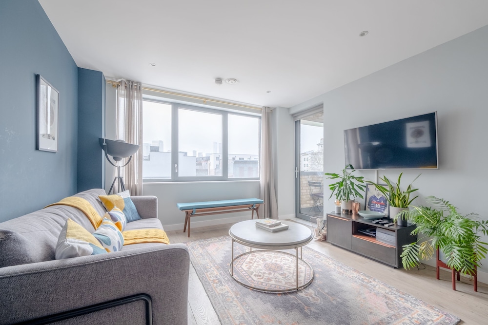 Light & Spacious 1bedroom Flat With Balcony - Mile End