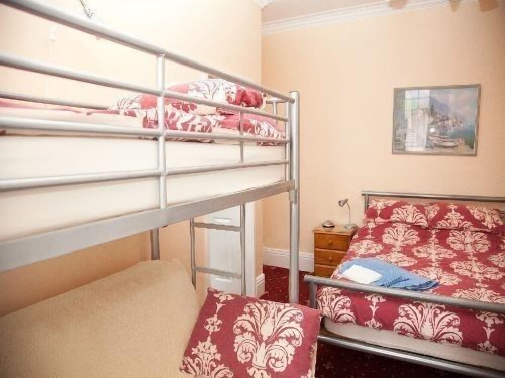 The Meltham Guesthouse view 5