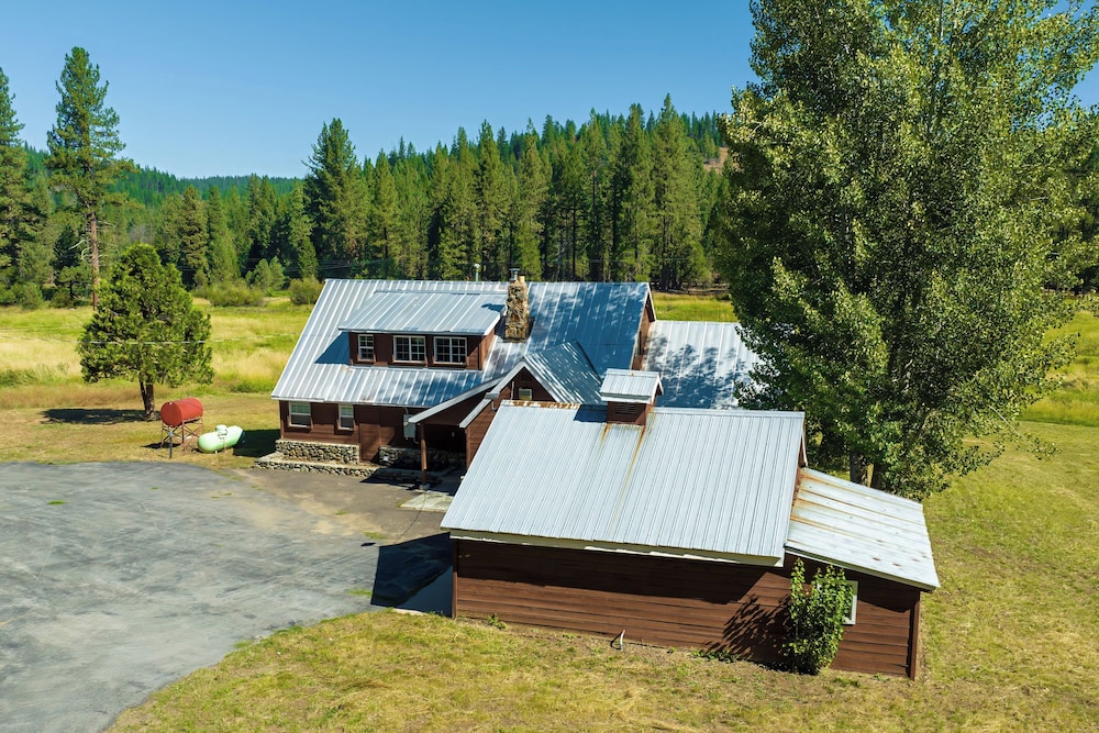 Gorgeous, Dog-friendly, Riverfront, 200-acre Ranch