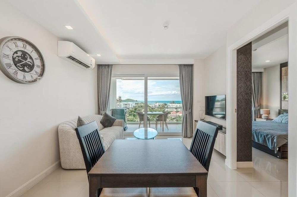 1BR Rooftop Pool Ocean View C189