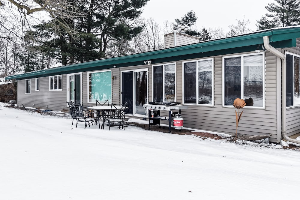 Waterfront Petenwell Lake Home w/ Private Dock