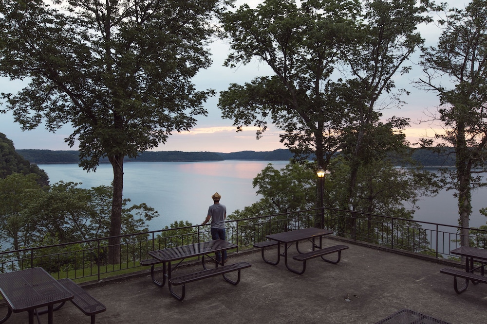 Lake Cumberland State Resort Park