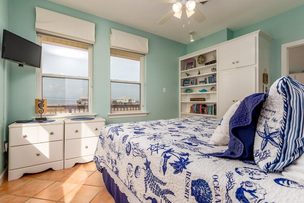 Surfside - 2431 Bienville 4 Bedroom Home by RedAwning
