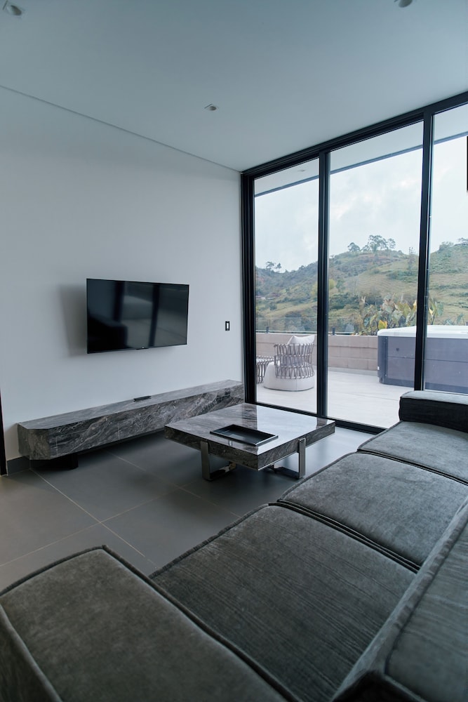 Roka Hotel