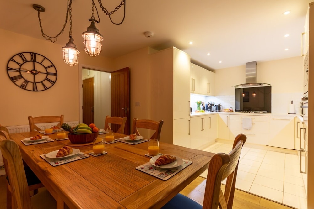 Stylish Margate Coastal Home Parking By Adliv