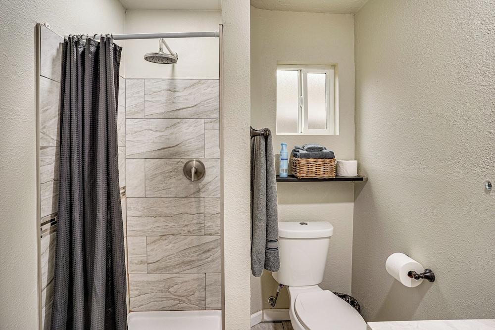 Explore LA & Long Beach: Compton Condo w/ Patio
