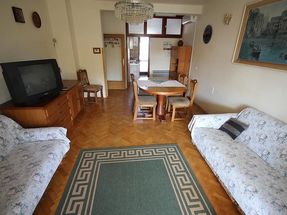 Comfortable Apartment, Close to the Beach view 4