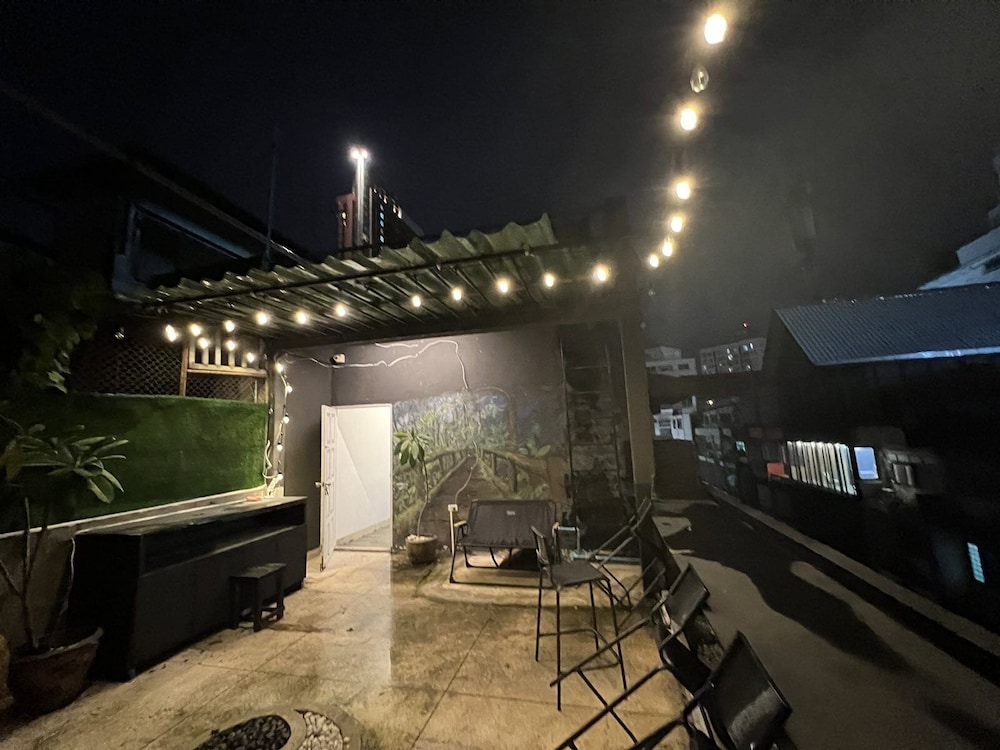 comfy crib hostel