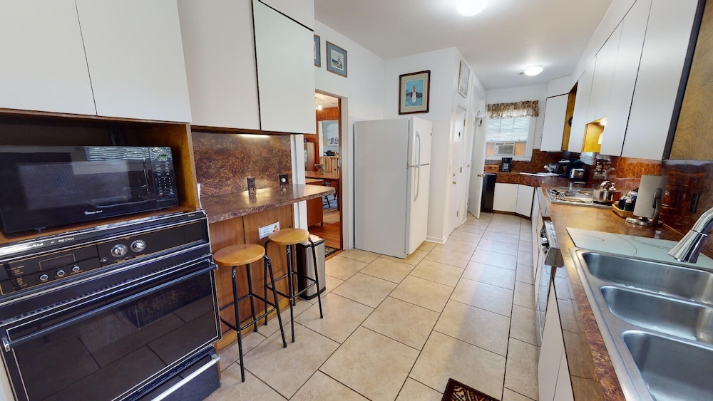1111 2nd Avenue by Tybee Vacation Rentals