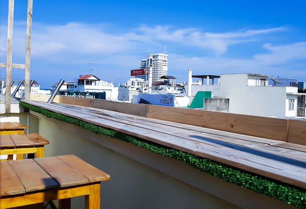 Hua Hin Night Market Hostel